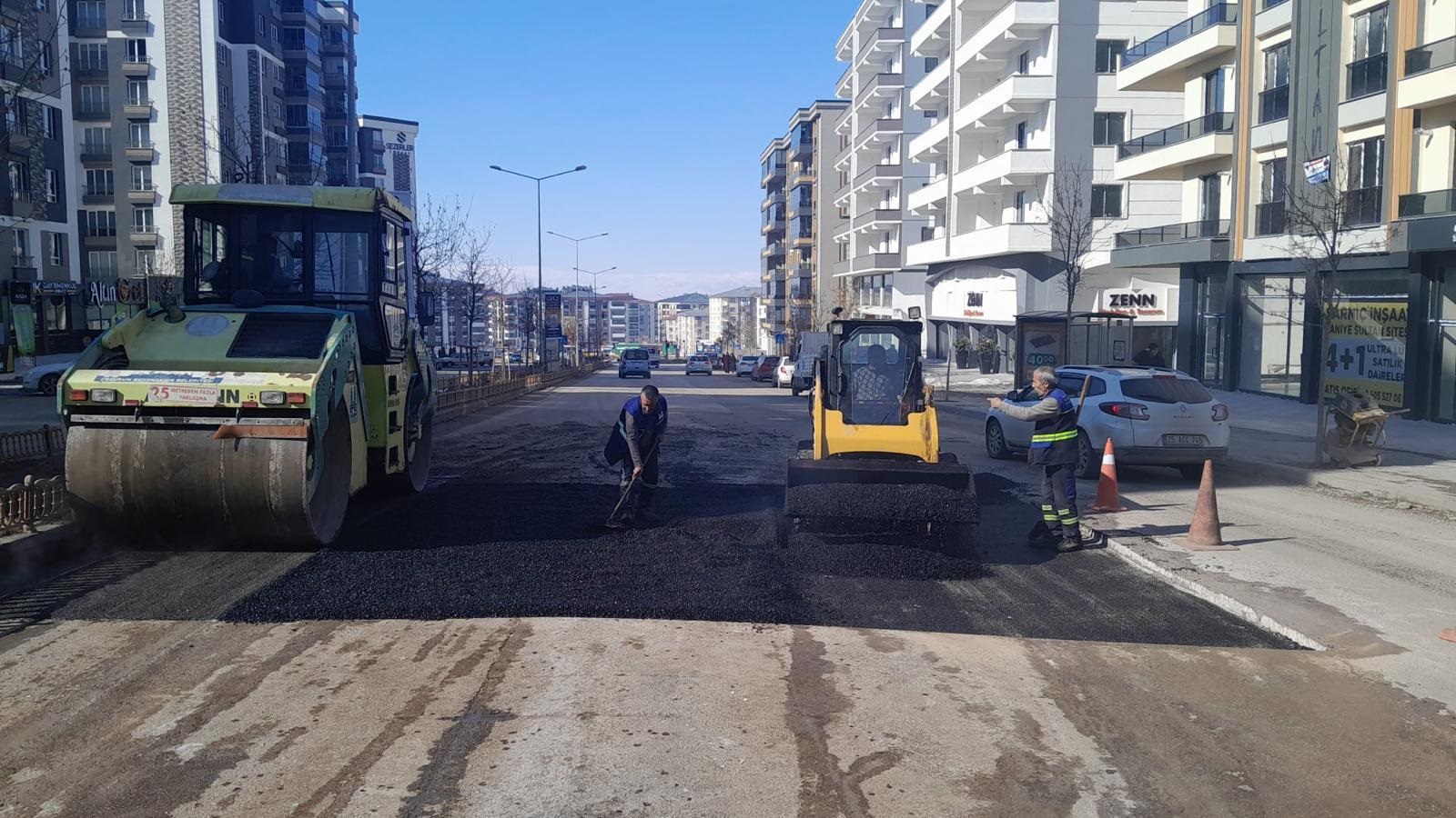 BÜYÜKŞEHİR ASFALT SEZONUNU ERKENDEN AÇTI