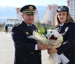 ÇİÇEKLERLE KARŞILANDI ERZURUM EMNİYET’İ AY’A EMANET