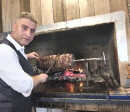 ŞAŞIRTAN BENZERLİK GÖREN SEDAT PEKER SANIYOR